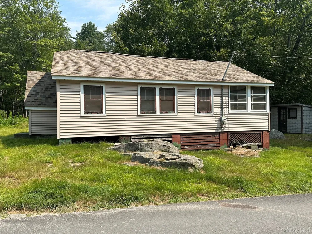 13 E Pierce Avenue Smallwood, NY 12720