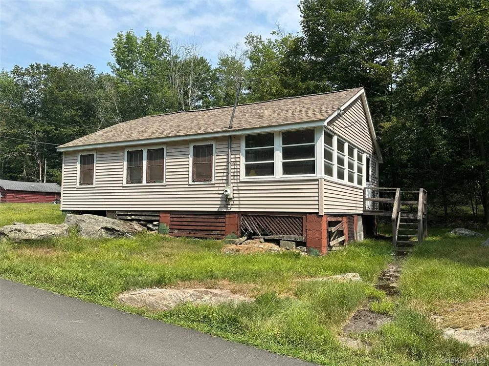 13 E Pierce Avenue Smallwood, NY 12720