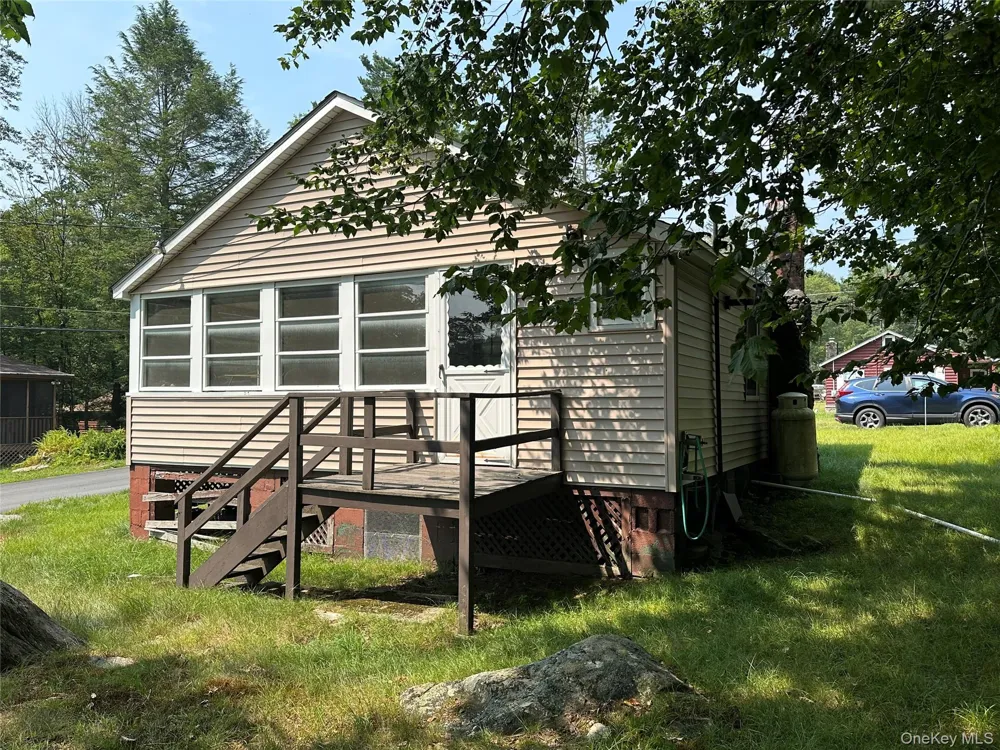 13 E Pierce Avenue Smallwood, NY 12720