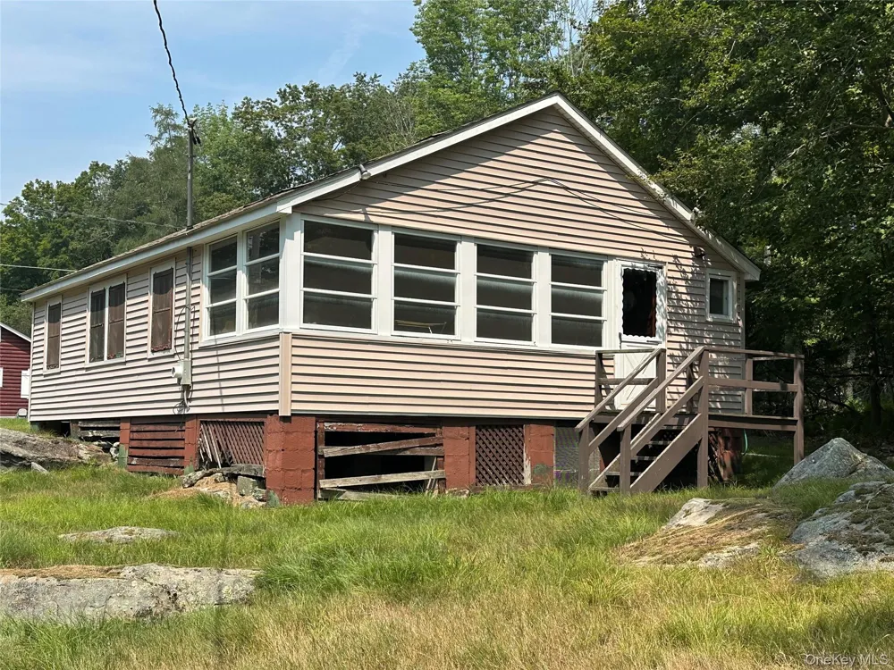 13 E Pierce Avenue Smallwood, NY 12720