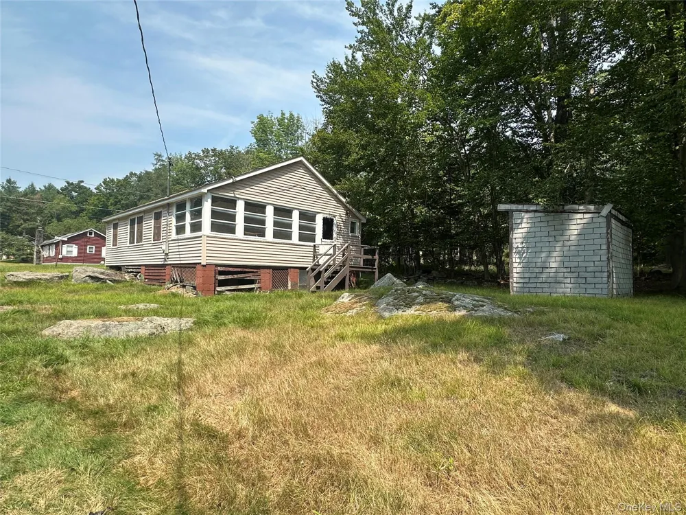 13 E Pierce Avenue Smallwood, NY 12720
