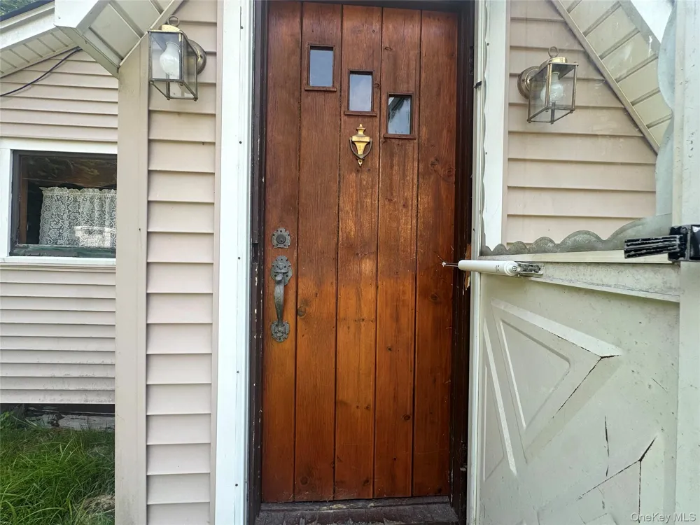 13 E Pierce Avenue Smallwood, NY 12720