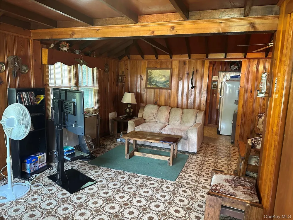 13 E Pierce Avenue Smallwood, NY 12720
