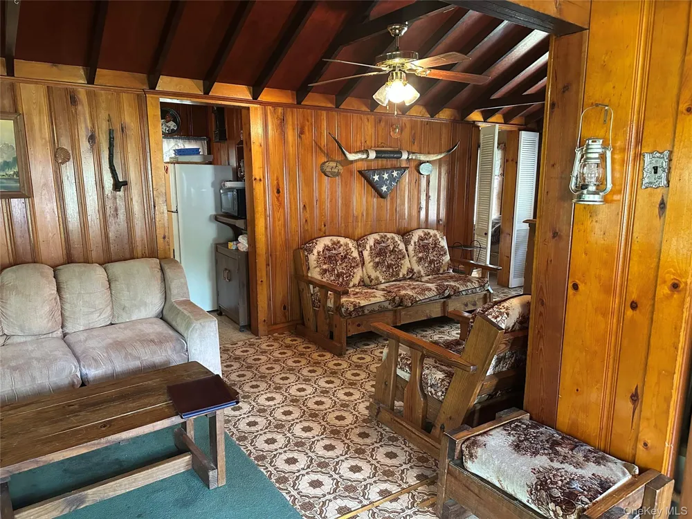 13 E Pierce Avenue Smallwood, NY 12720