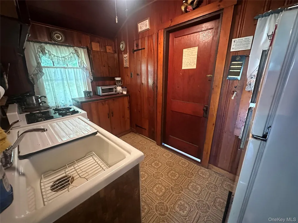 13 E Pierce Avenue Smallwood, NY 12720