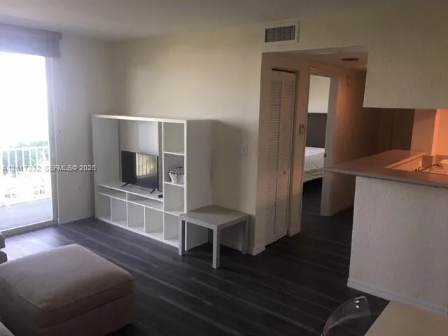 816 NW 11th St #1104 Miami, FL 33136