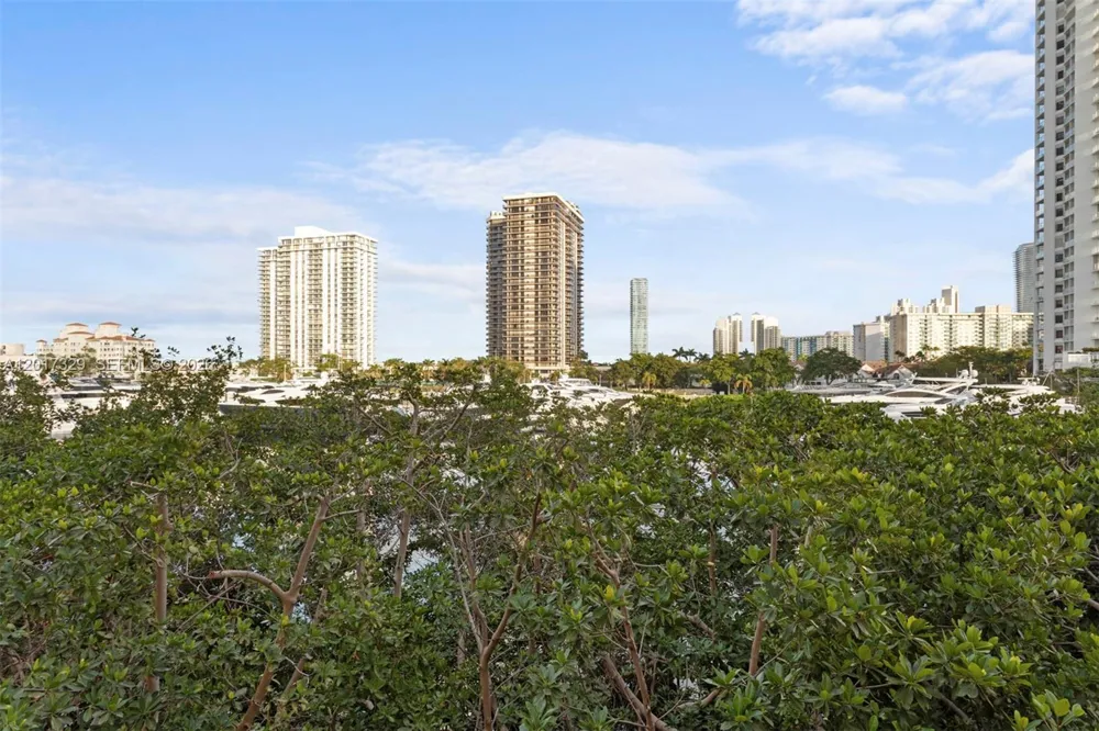 19655 E Country Club Dr #6304 Aventura, FL 33180