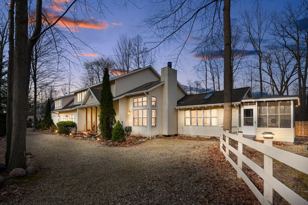 9177 Shady Lane Chikaming Township, MI 49116