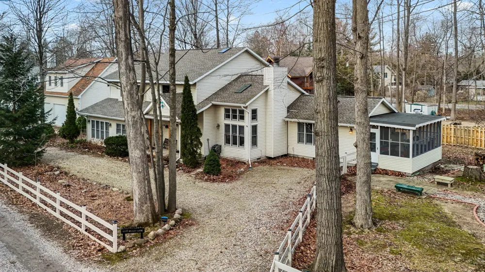 9177 Shady Lane Chikaming Township, MI 49116