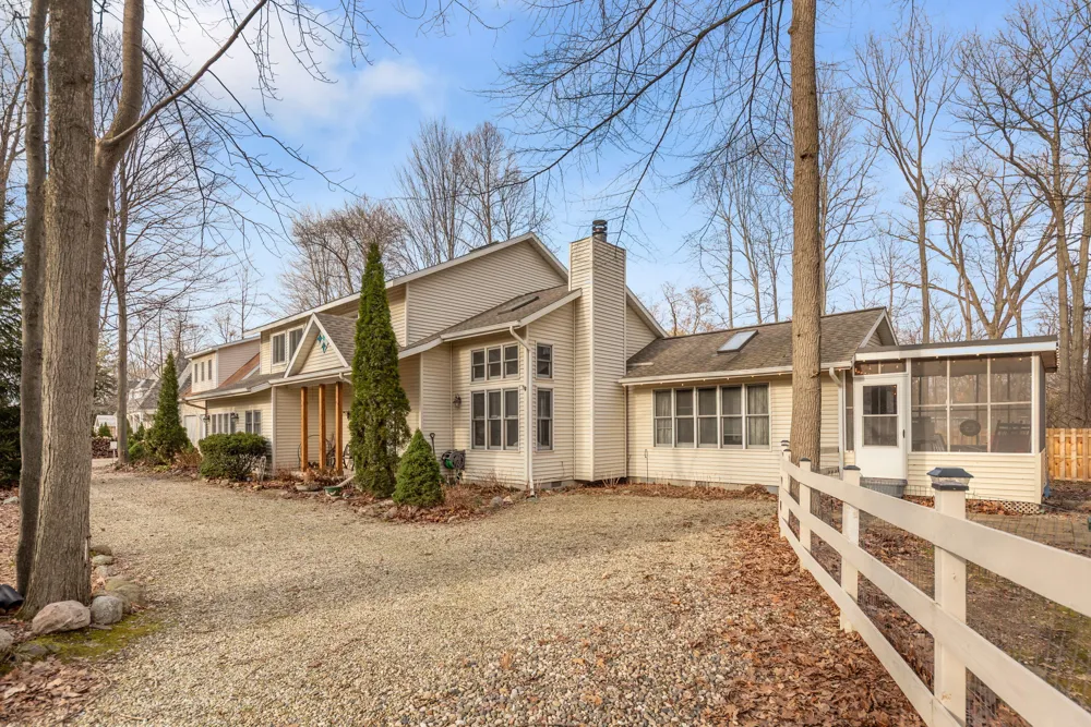 9177 Shady Lane Chikaming Township, MI 49116