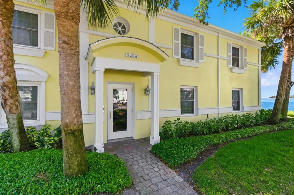 5280 COQUINA KEY DRIVE SE #A furnished seasonal St Petersburg, FL 33705
