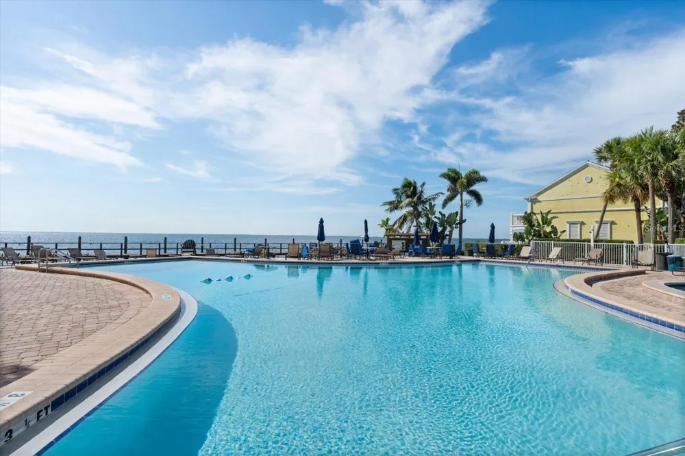 5280 COQUINA KEY DRIVE SE #A furnished seasonal St Petersburg, FL 33705