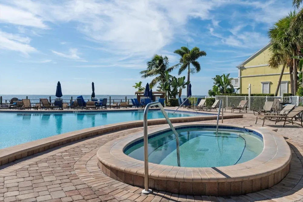 5280 COQUINA KEY DRIVE SE #A furnished seasonal St Petersburg, FL 33705