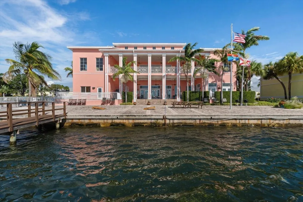 5280 COQUINA KEY DRIVE SE #A furnished seasonal St Petersburg, FL 33705