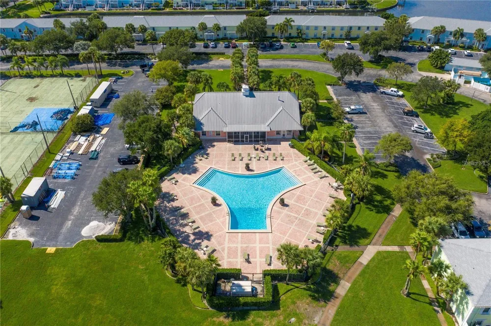 5280 COQUINA KEY DRIVE SE #A furnished seasonal St Petersburg, FL 33705