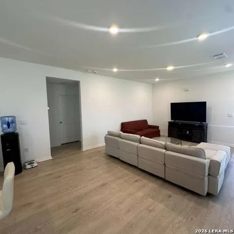 153 Lake Sweetwater Ln Buda, TX 78610