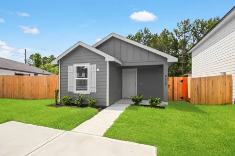 2413 Twin Court