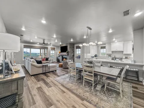 1673 Scenic Drive #203