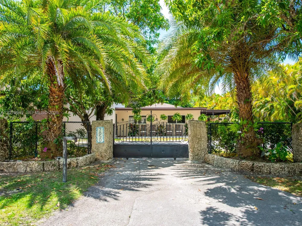 7650 SW 128th St Pinecrest, FL 33156