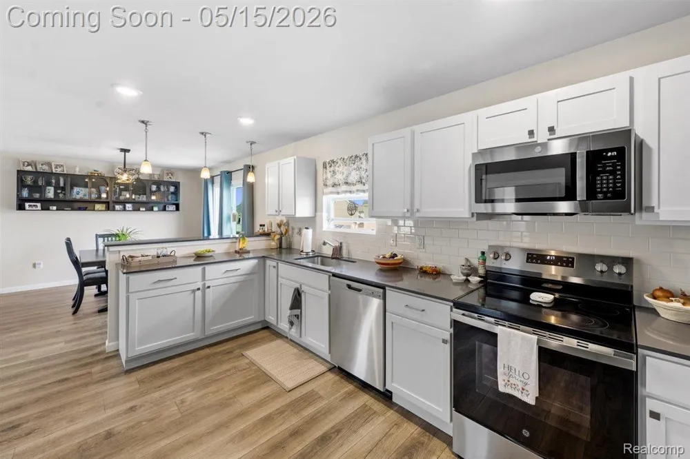 2888 Sycamore River Drive Handy Township, MI 48836