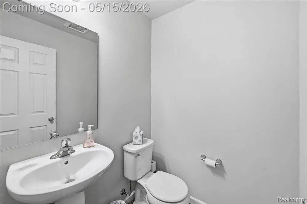 2888 Sycamore River Drive Handy Township, MI 48836