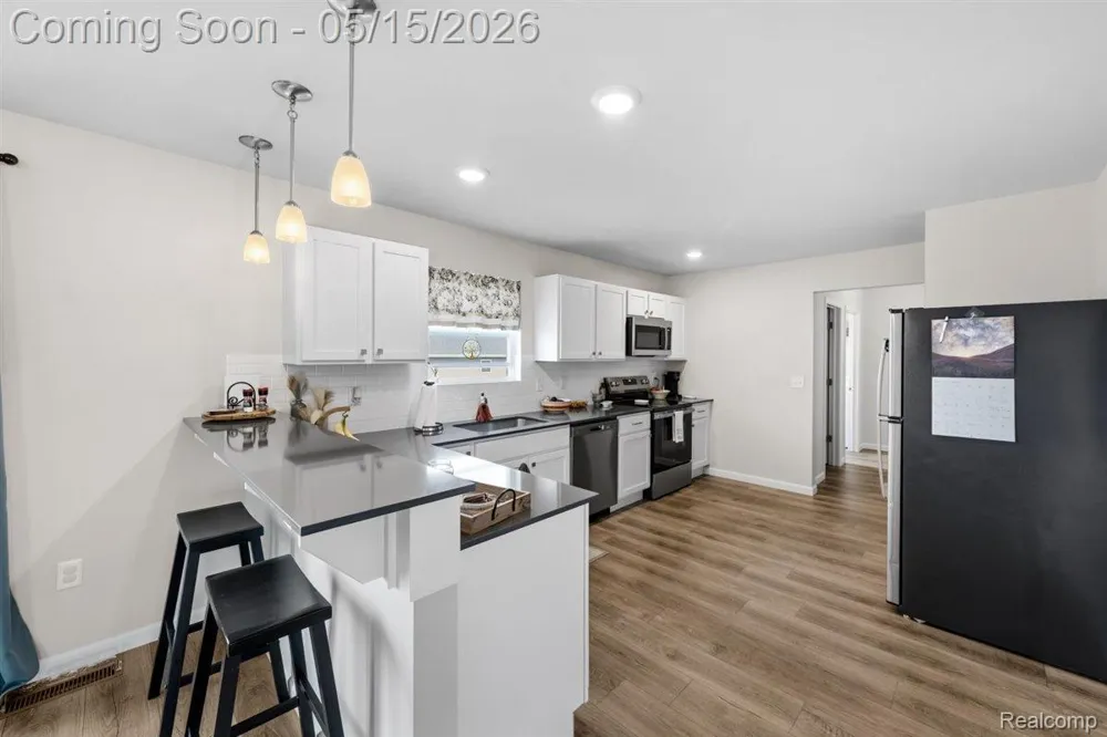 2888 Sycamore River Drive Handy Township, MI 48836