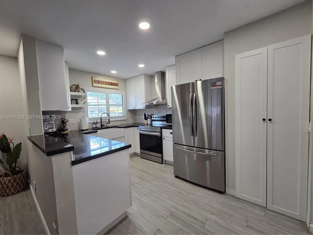 19 Chestnut Cir Cooper City, FL 33026