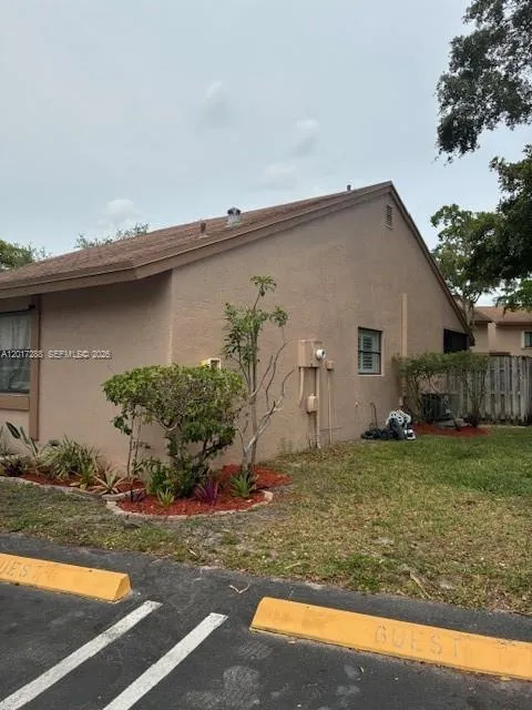 19 Chestnut Cir Cooper City, FL 33026