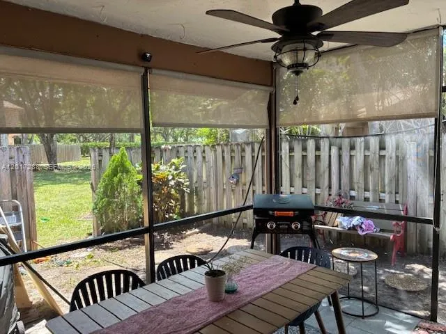 19 Chestnut Cir Cooper City, FL 33026