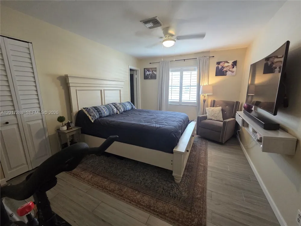 19 Chestnut Cir Cooper City, FL 33026