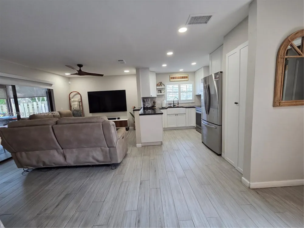 19 Chestnut Cir Cooper City, FL 33026