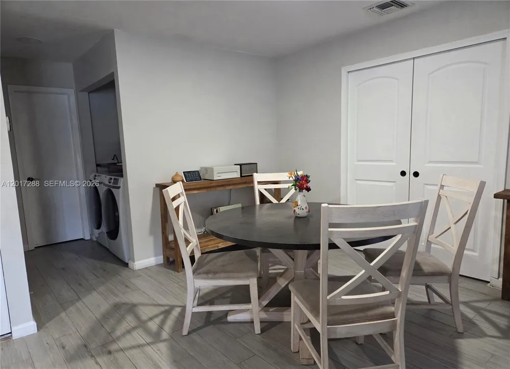 19 Chestnut Cir Cooper City, FL 33026