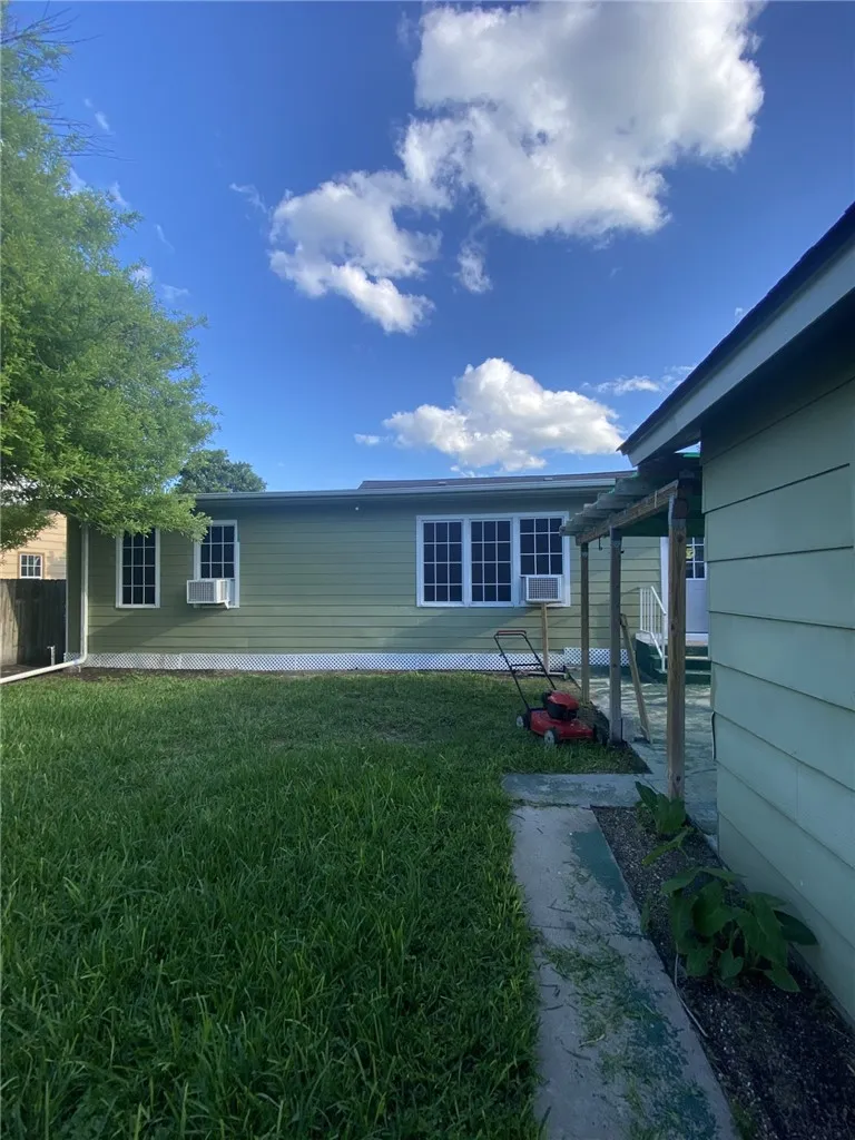 323 W 4th Street Alice, TX 78332