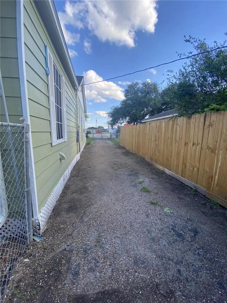 323 W 4th Street Alice, TX 78332