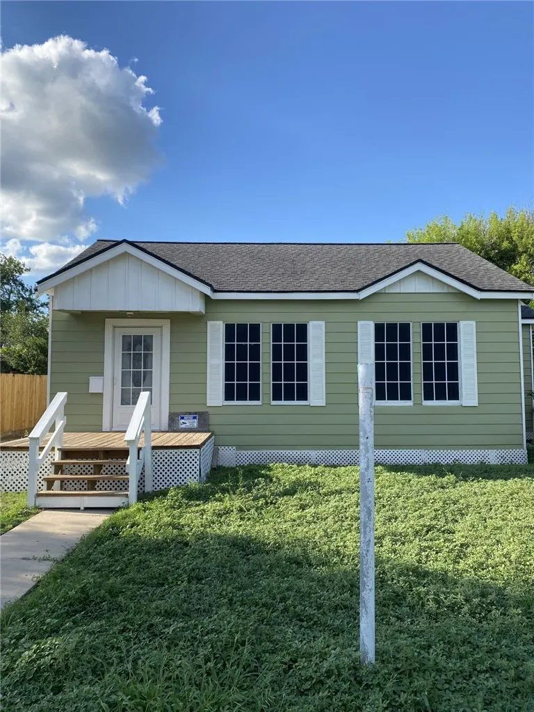 323 W 4th Street Alice, TX 78332