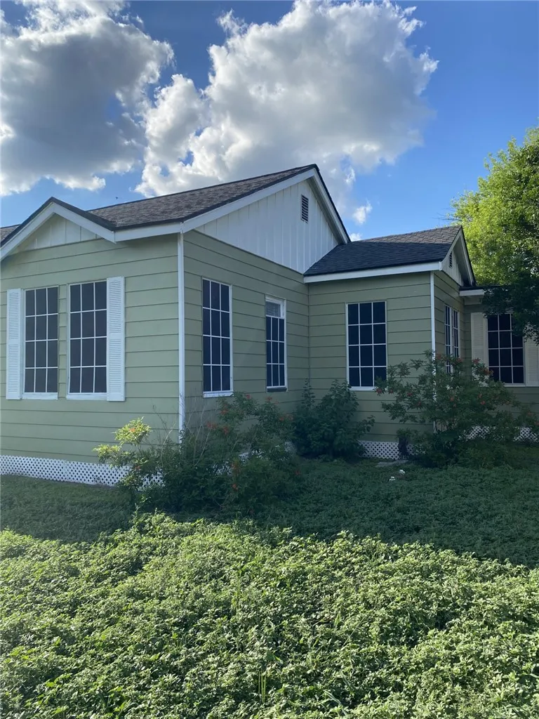 323 W 4th Street Alice, TX 78332