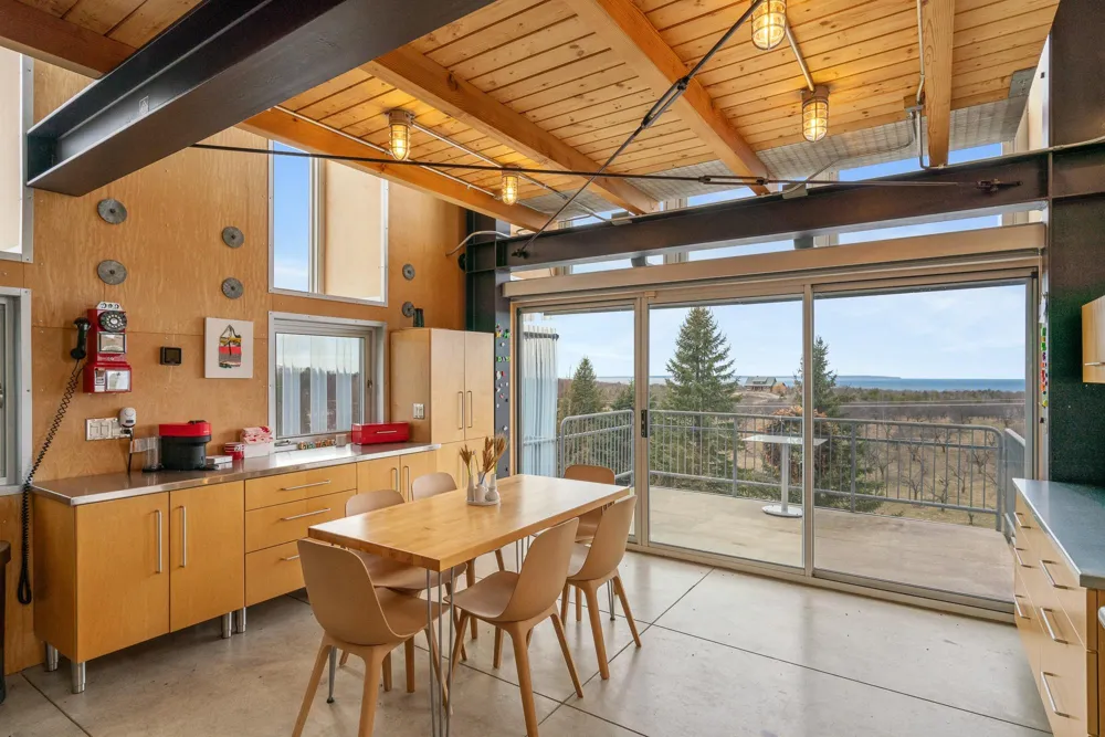 7452 Manitou Trail Leelanau Township, MI 49670