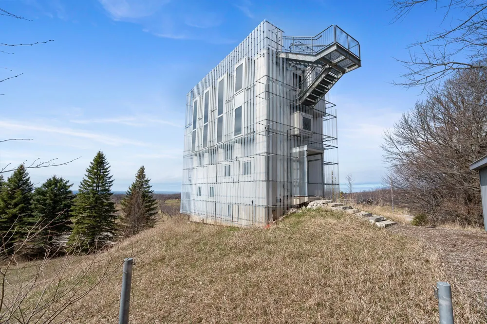 7452 Manitou Trail Leelanau Township, MI 49670