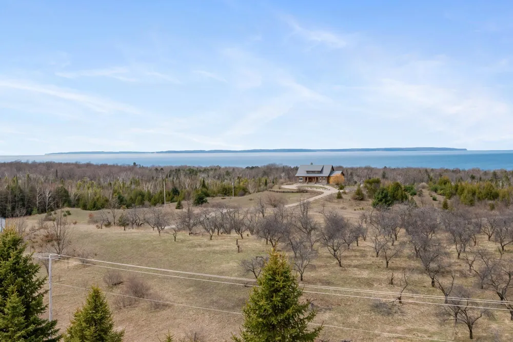 7452 Manitou Trail Leelanau Township, MI 49670