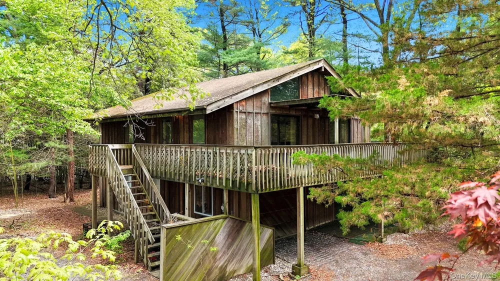 179 Gnarled Hollow Road East Setauket, NY 11733