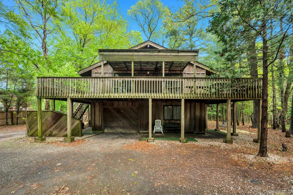 179 Gnarled Hollow Road East Setauket, NY 11733