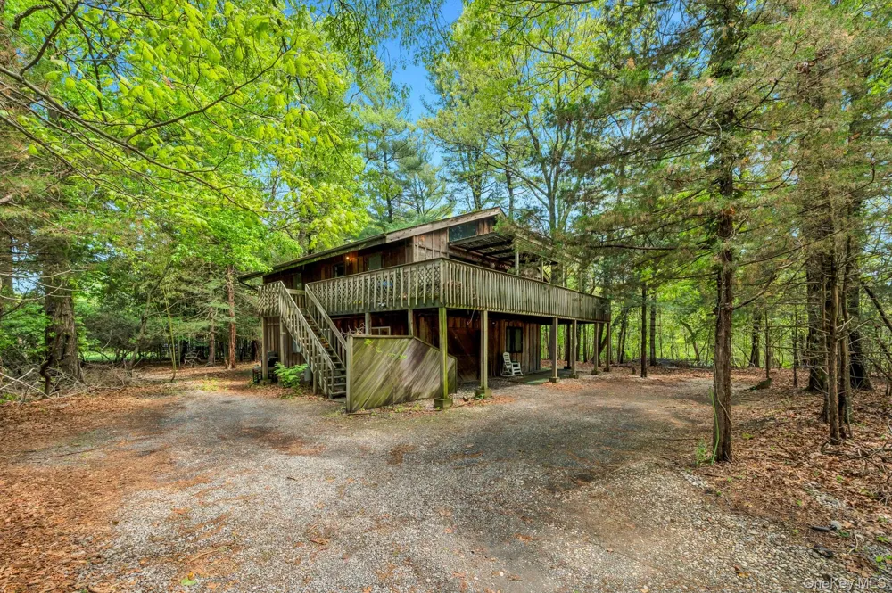 179 Gnarled Hollow Road East Setauket, NY 11733