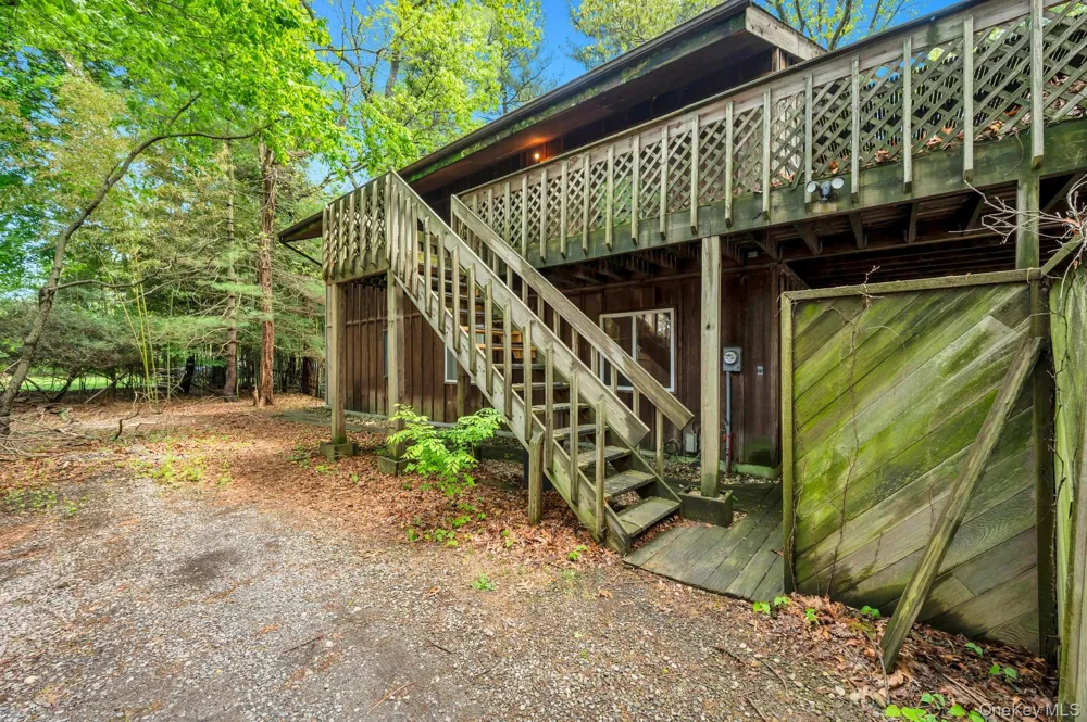 179 Gnarled Hollow Road East Setauket, NY 11733