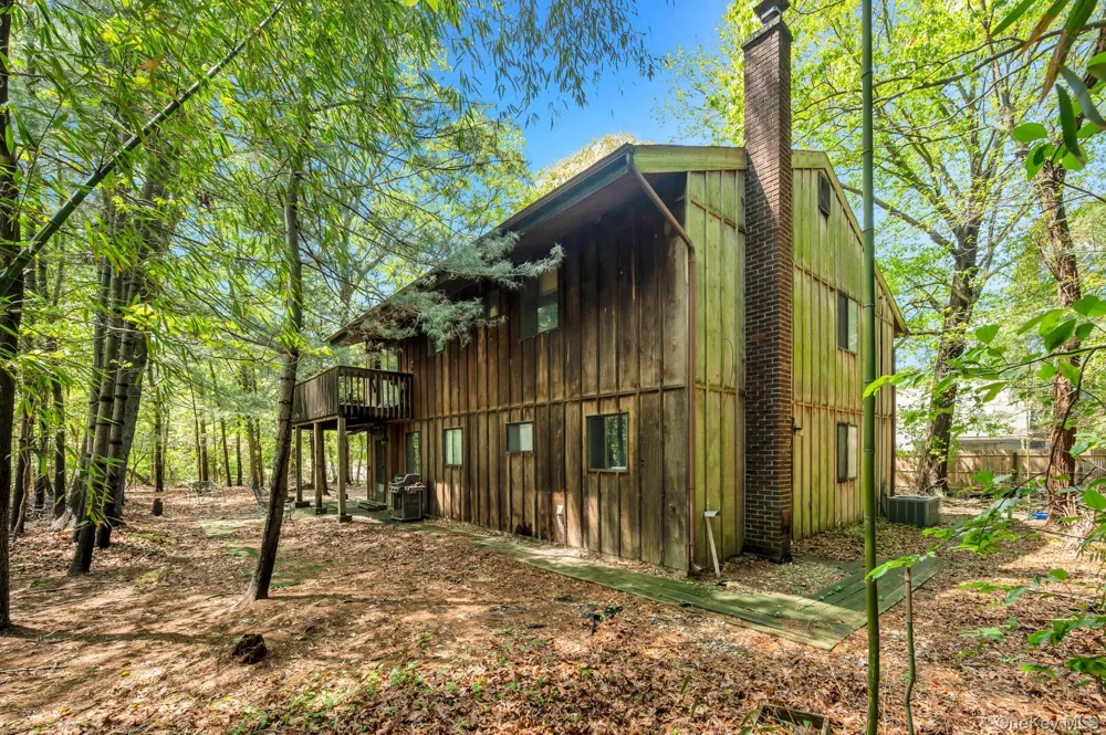 179 Gnarled Hollow Road East Setauket, NY 11733