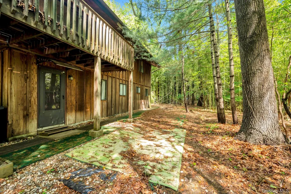 179 Gnarled Hollow Road East Setauket, NY 11733