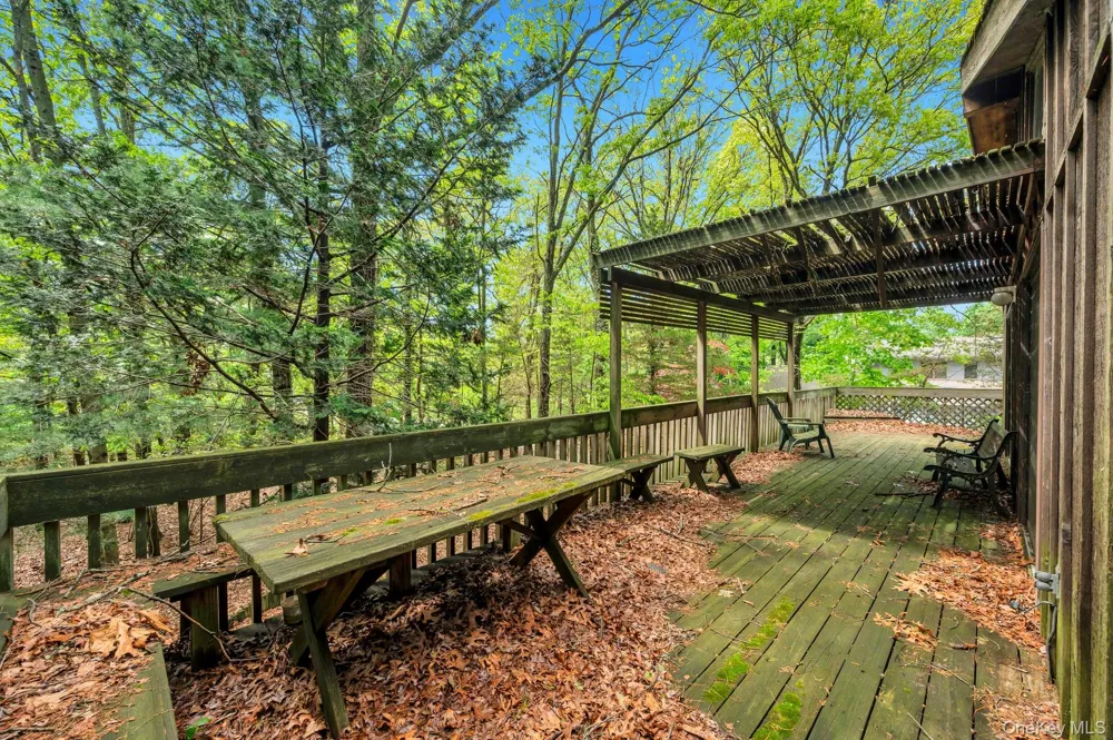 179 Gnarled Hollow Road East Setauket, NY 11733