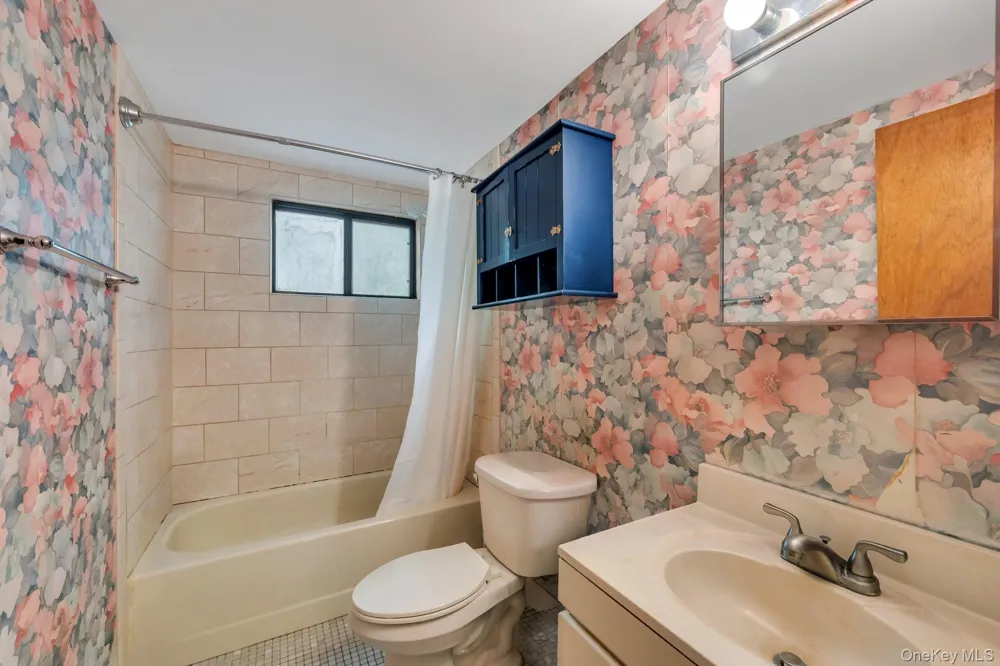 179 Gnarled Hollow Road East Setauket, NY 11733