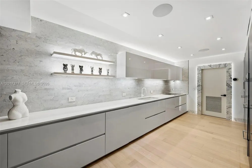5750 La Gorce Dr Miami Beach, FL 33140