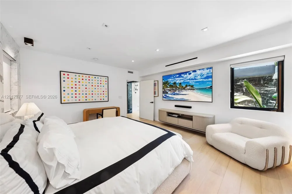 5750 La Gorce Dr Miami Beach, FL 33140