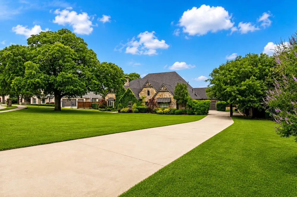 2042 Miracle Point(e) Drive Southlake, TX 76092
